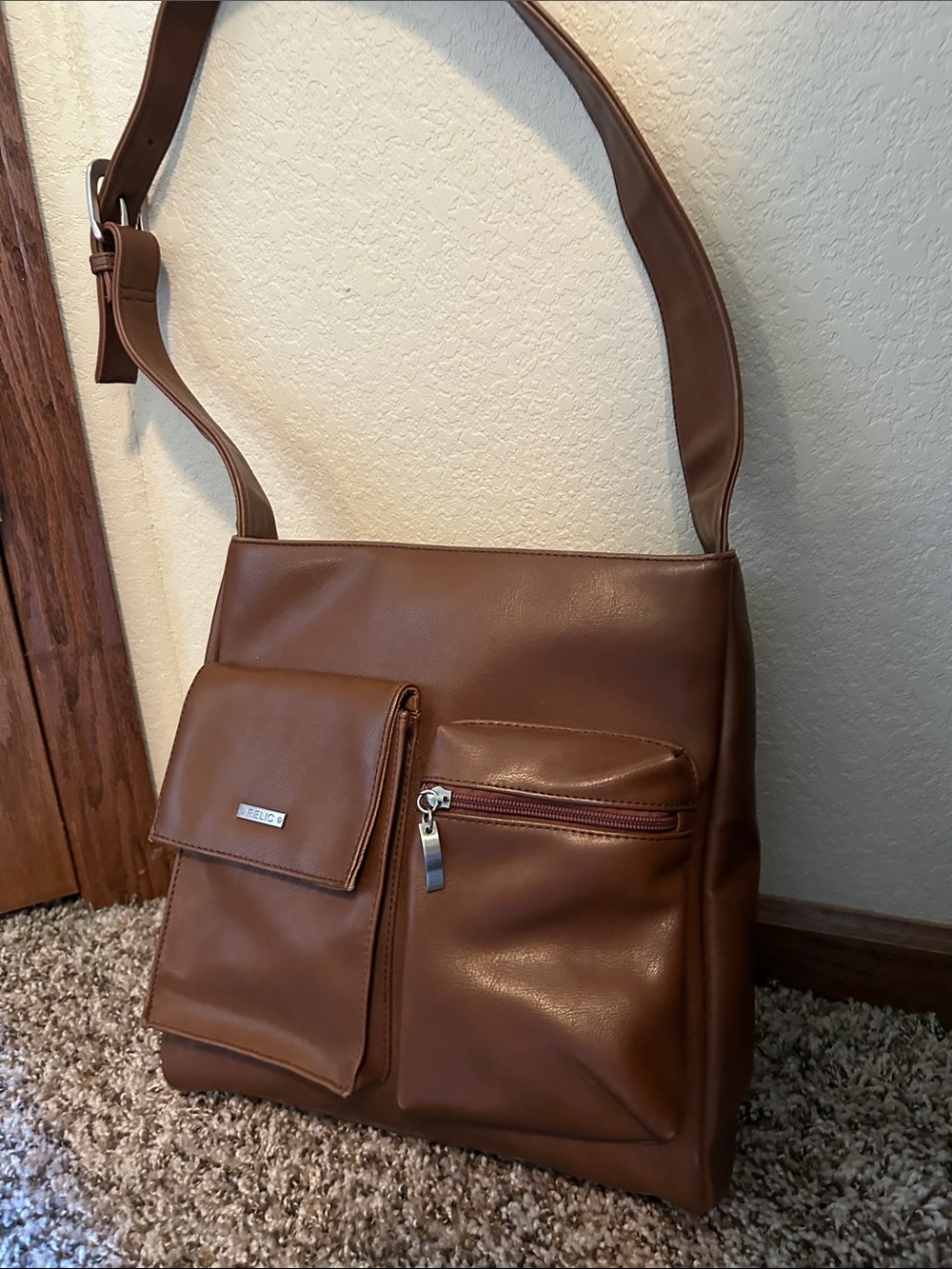 Relic Genuine Leather Brown Adjustable Shoulder Bag Multi Pocket Everyday Purse - Picture 4 of 11